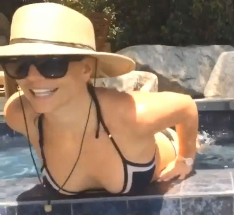 Britney Spears Sexy (9 Photos + Video)