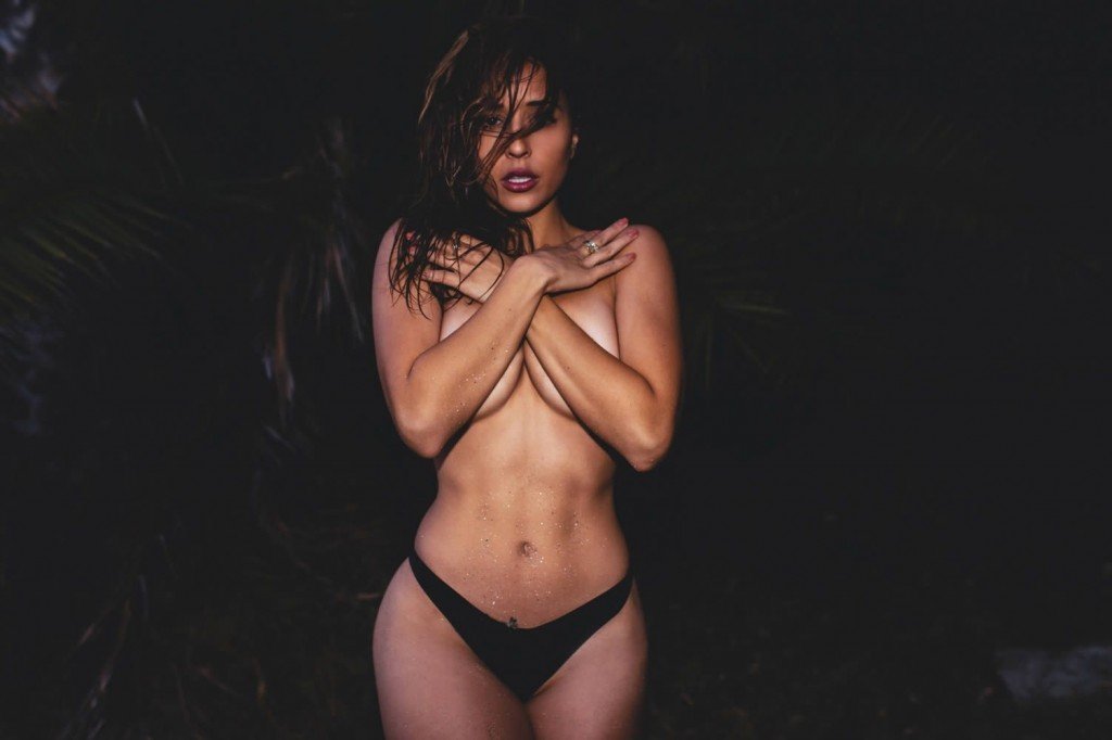 Tianna Gregory Sexy &amp; Topless (32 Photos)