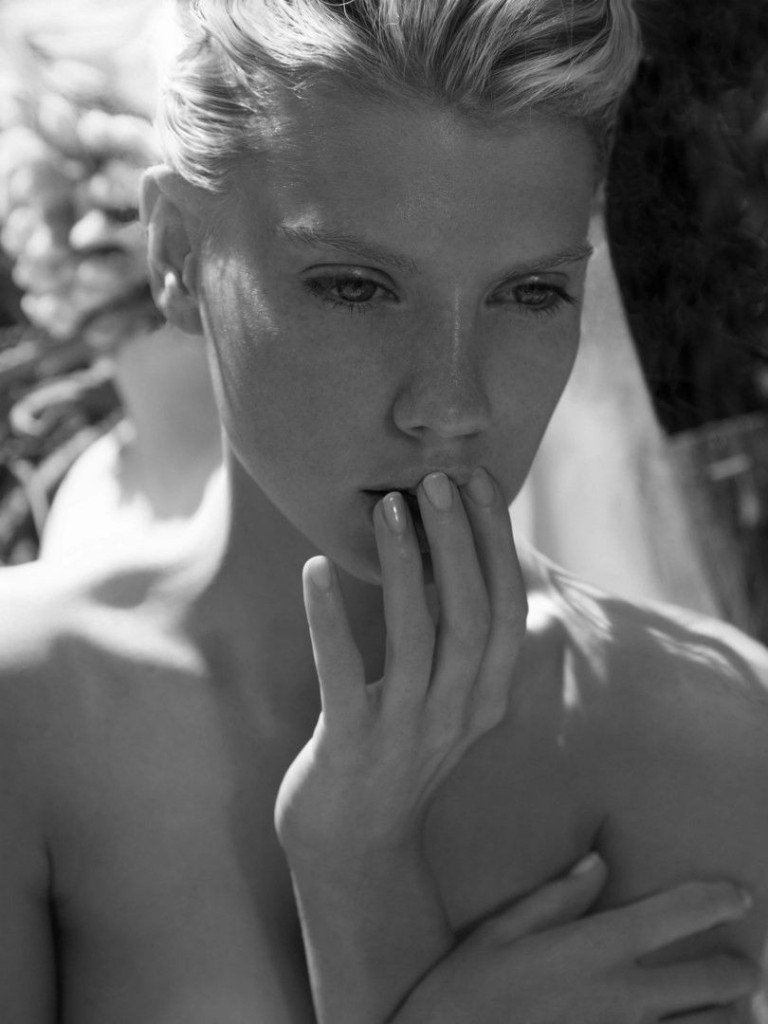 Charlotte McKinney Nude &amp; Sexy (21 Photos)
