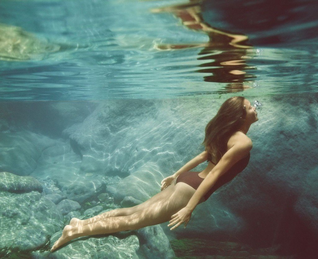 Josephine Skriver Nude &amp; Sexy (6 Photos)