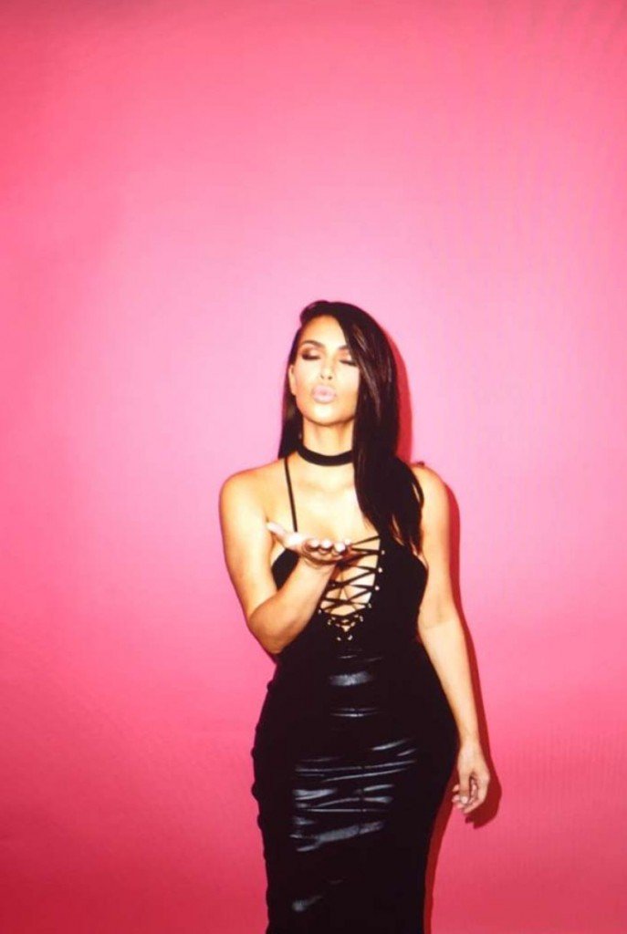 Kim Kardashian Cleavage (8 Photos)