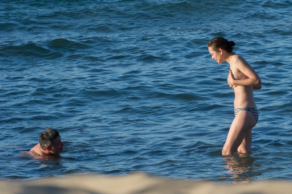 Marion Cotillard Topless (34 Photos)