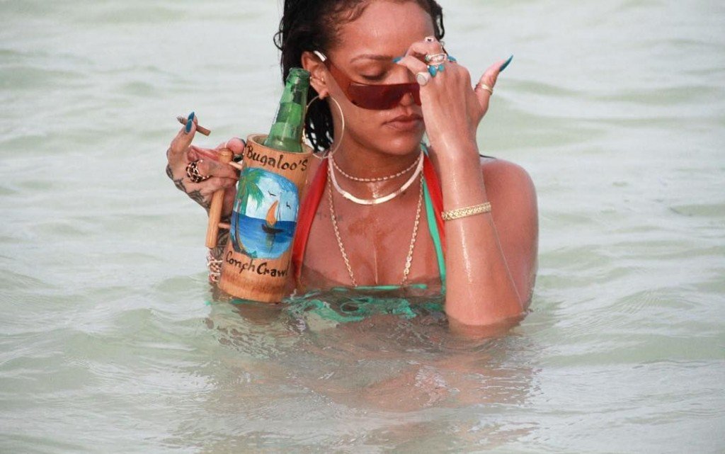 Rihanna Sexy (12 Photos)