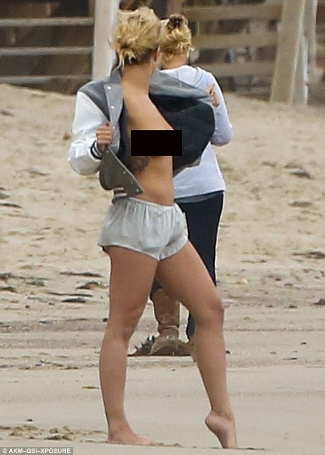 Rita Ora Topless (3 Photos)