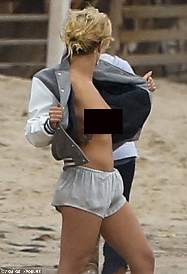 Rita Ora Topless (3 Photos)