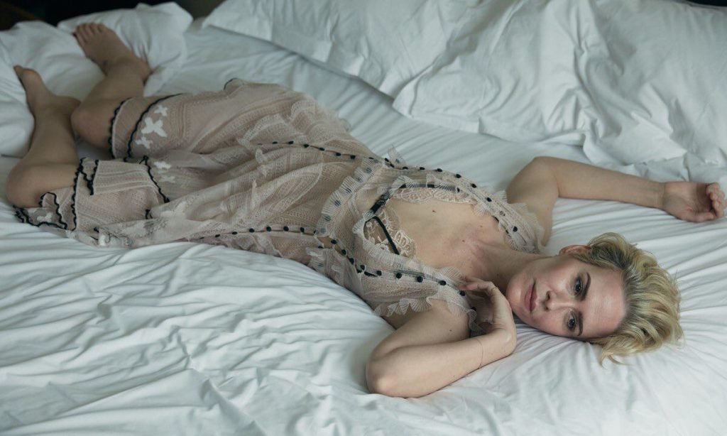 Sarah Paulson Sexy &amp; Topless (30 Photos)