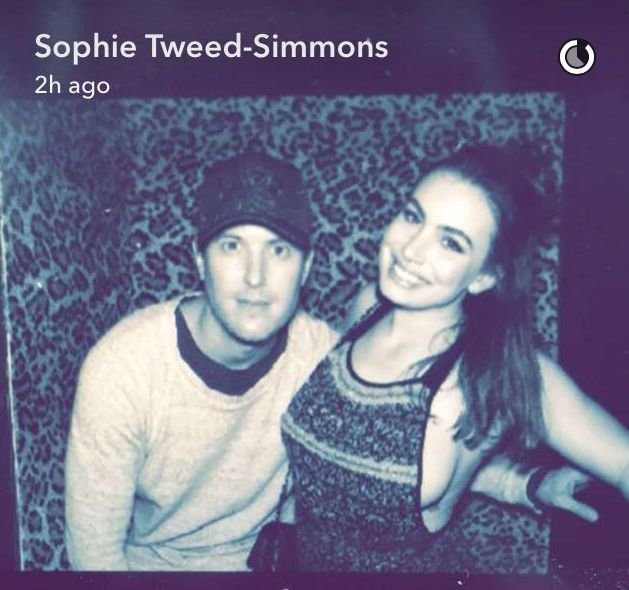 Sophie Simmons Sideboob (3 Photos)