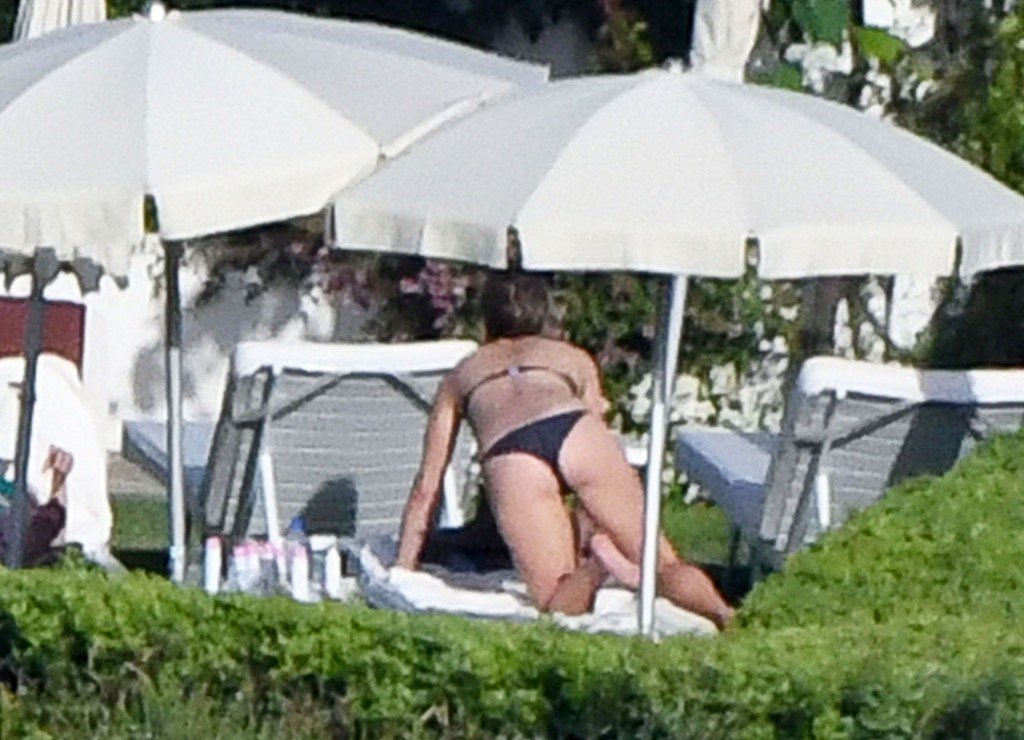 Jennifer Aniston Sexy &amp; Topless (61 Photos)