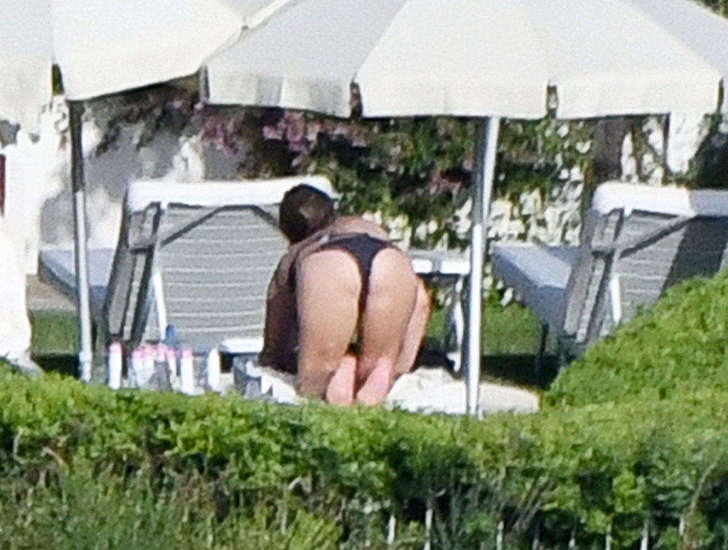 Jennifer Aniston Sexy &amp; Topless (61 Photos)