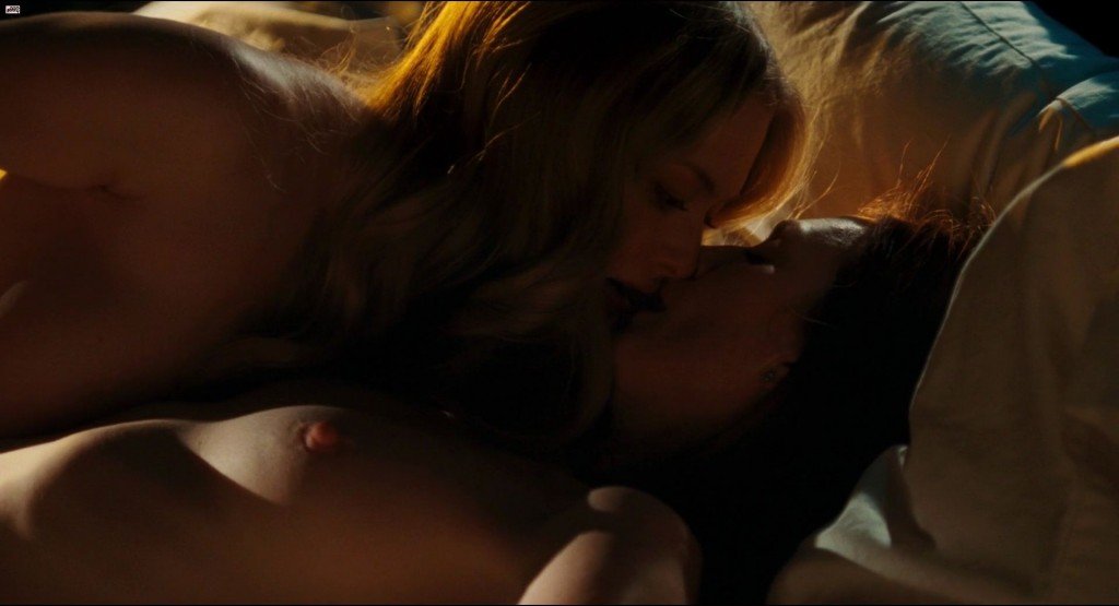 Julianne Moore, Amanda Seyfried Nude, Nina Dobrev Sexy – Chloe (2009) HD 1080p