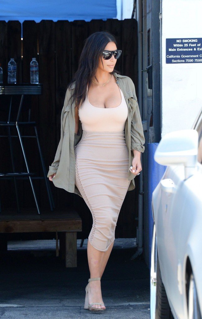 Kim Kardashian Sexy (16 Photos)