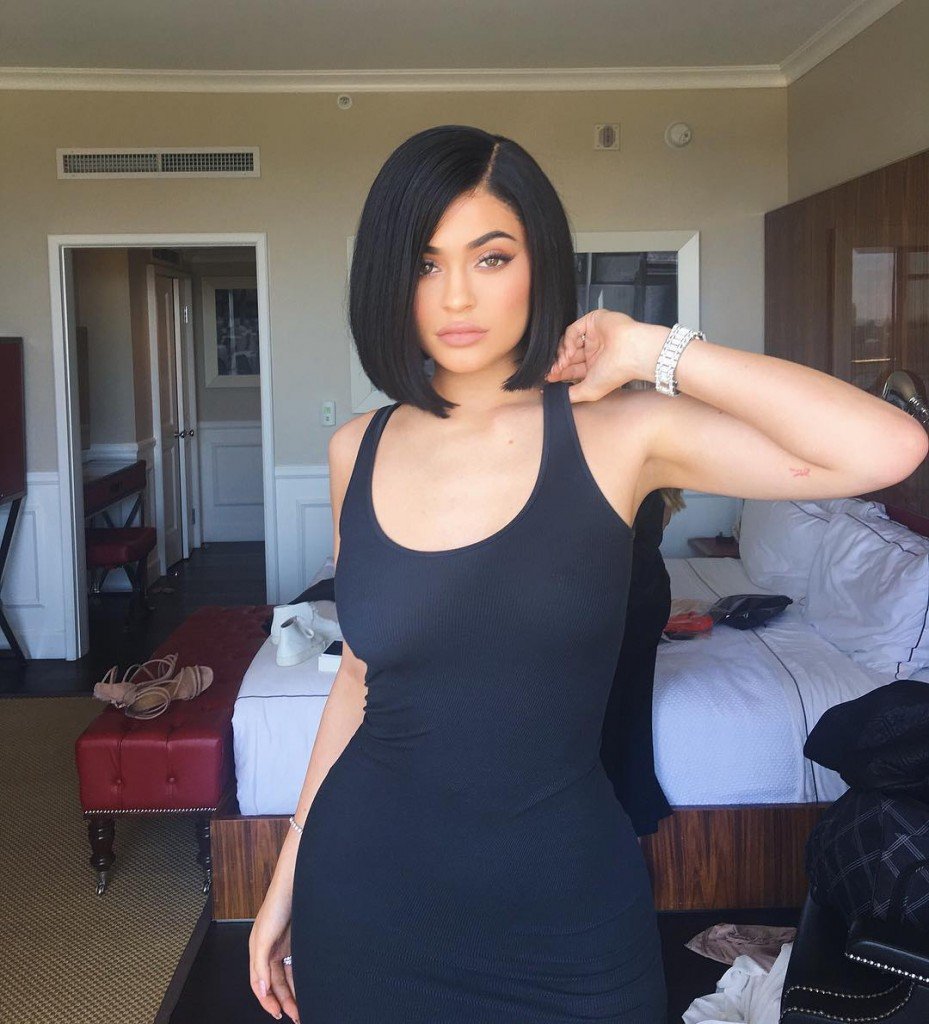 Kylie Jenner Sexy (5 Photos + Gif)
