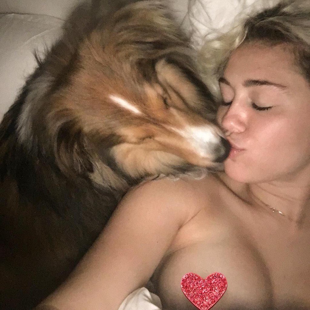 Miley Cyrus Topless (New Instagram Photo)