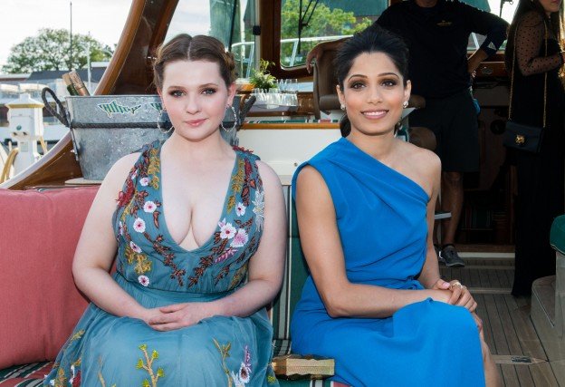 Abigail Breslin Cleavage 15 Photos Thefappening