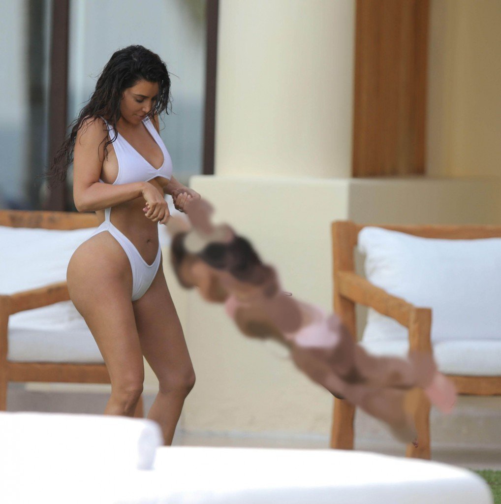 Kim Kardashian Sexy (23 Photos)