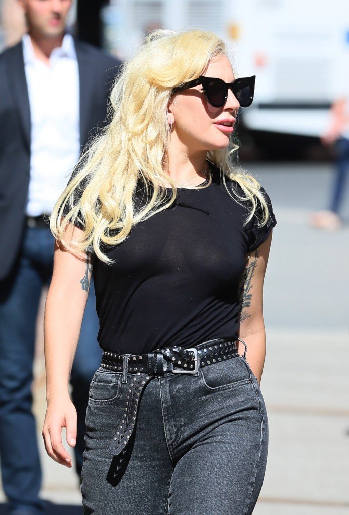 Lady Gaga Braless (14 New Photos)