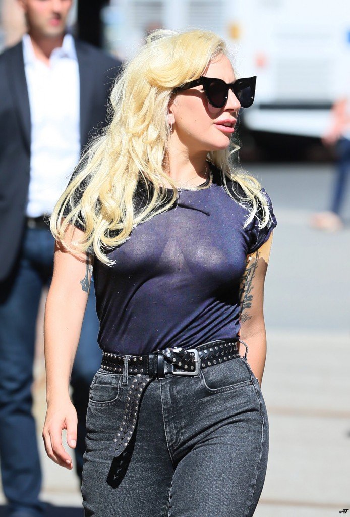 Lady Gaga Braless (14 New Photos)