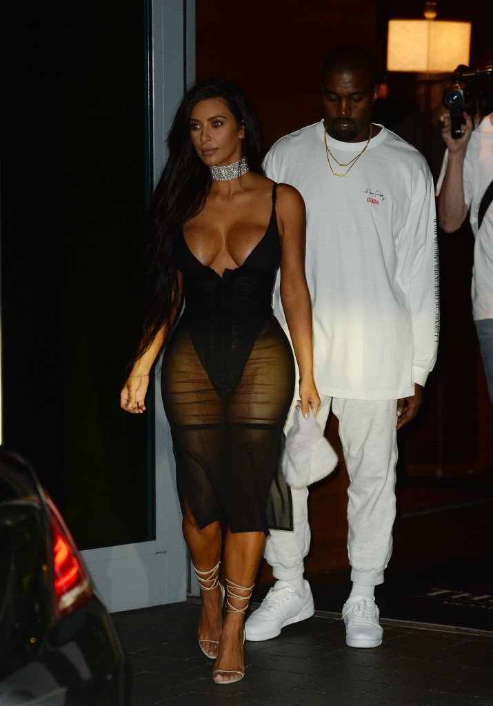 Kim Kardashian Sexy (48 Photos + 3 Videos)