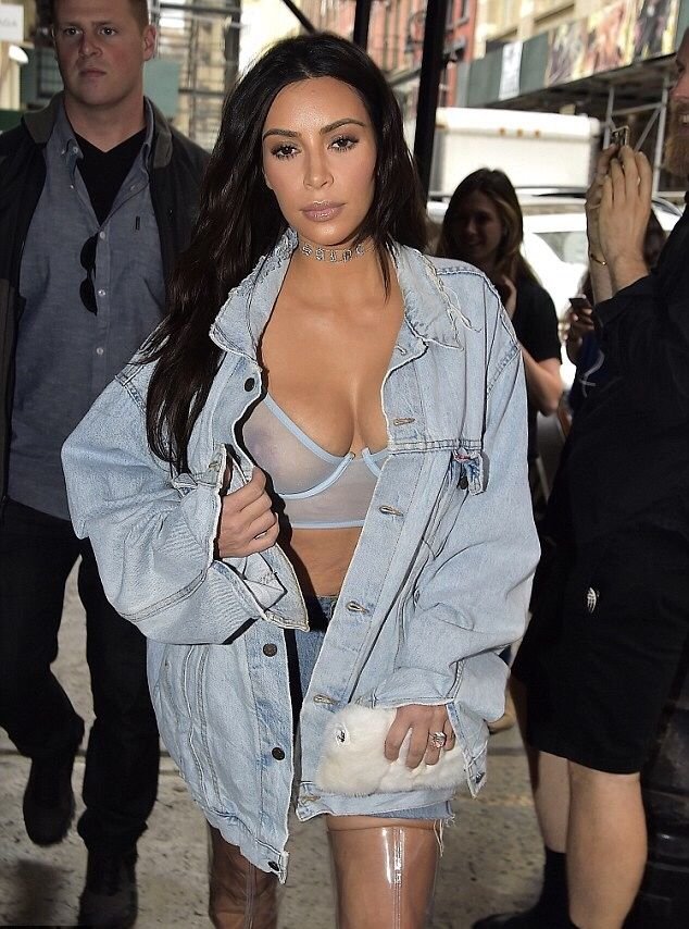 Kim Kardashian Sexy (22 Photos)