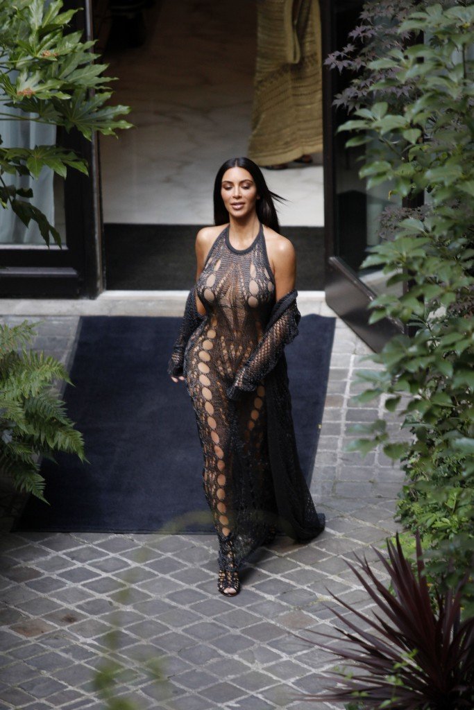 Kim Kardashian Sexy (41 Photos + 2 Videos)