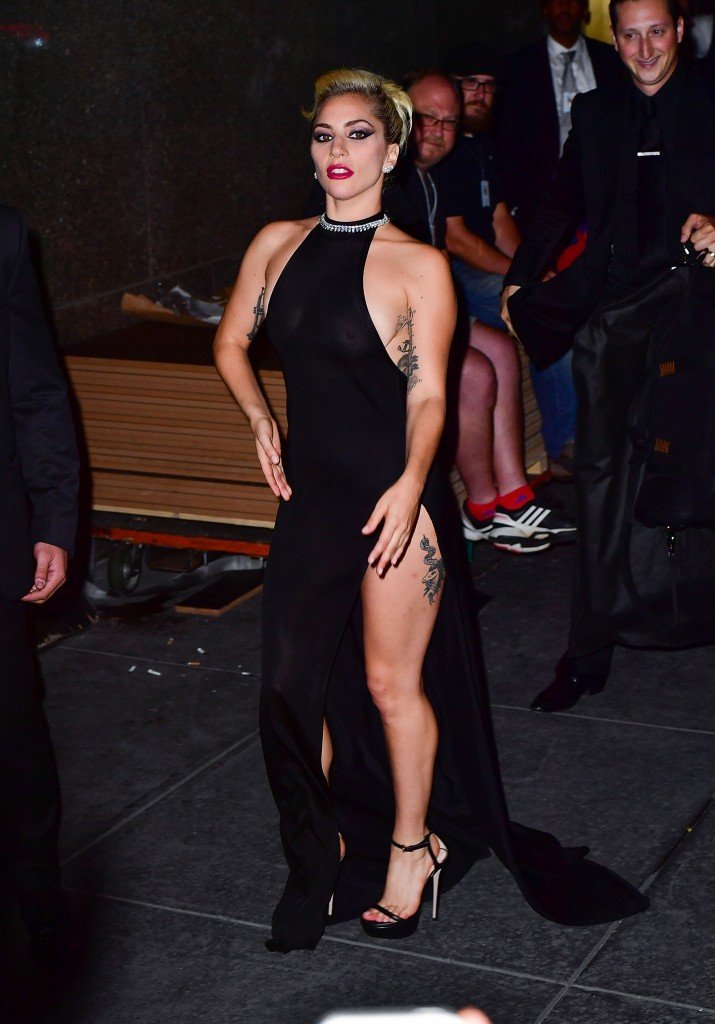 Lady Gaga Braless (17 Photos)