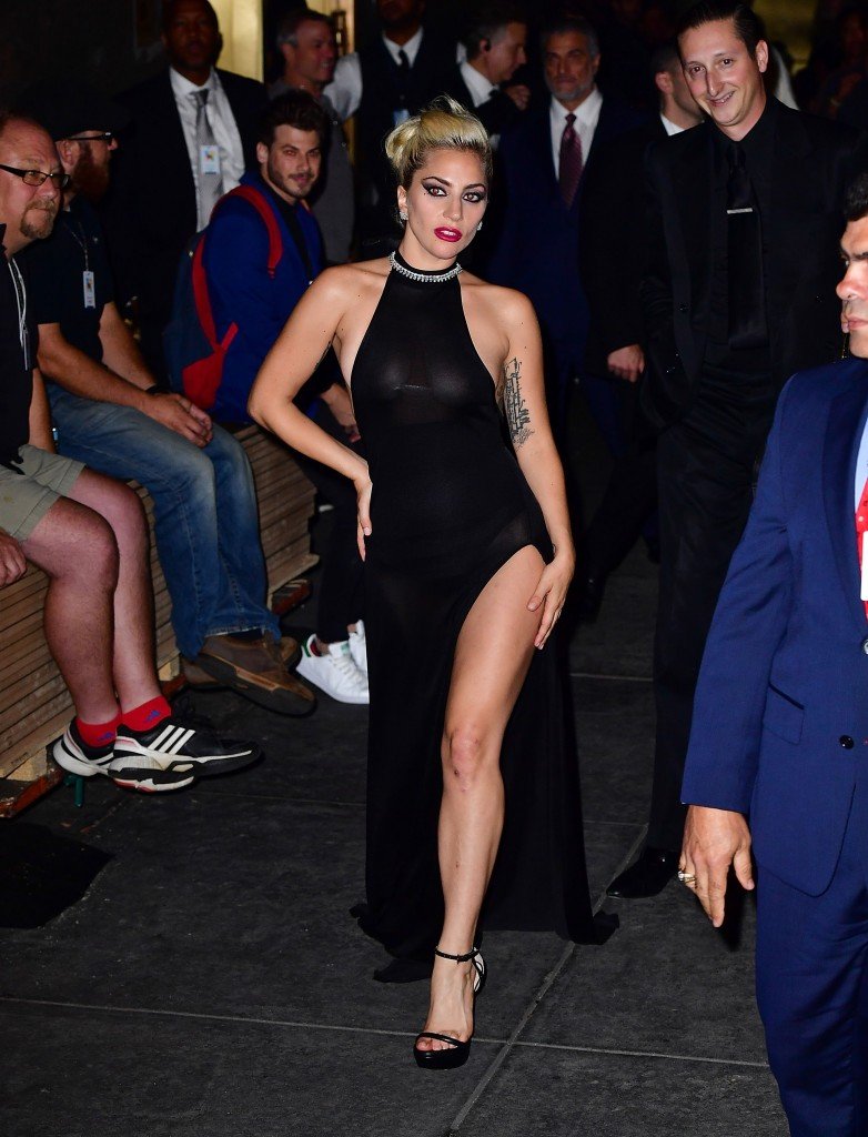Lady Gaga Braless (17 Photos)