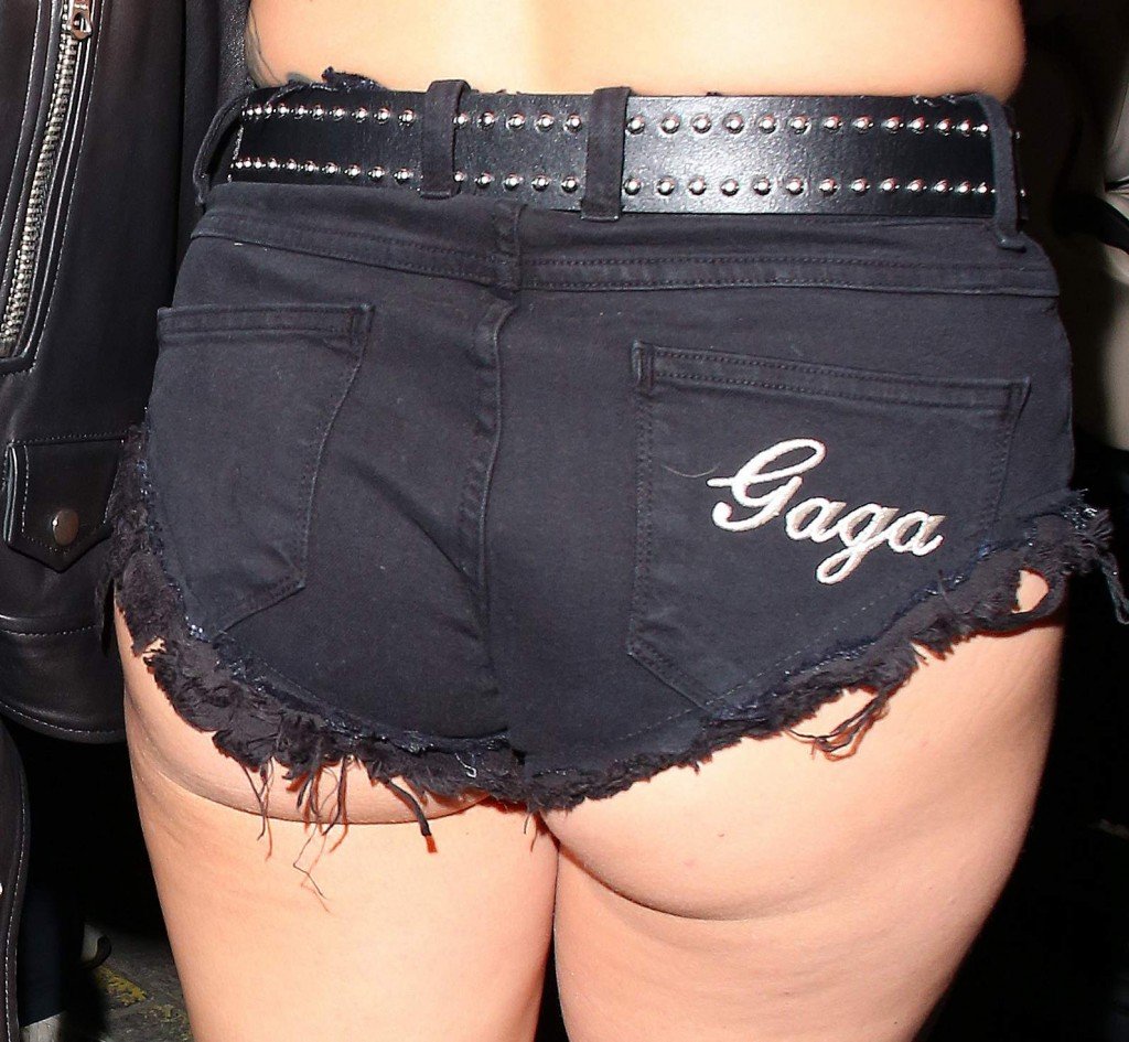 Lady Gaga Underboob &amp; Ass (9 Photos)