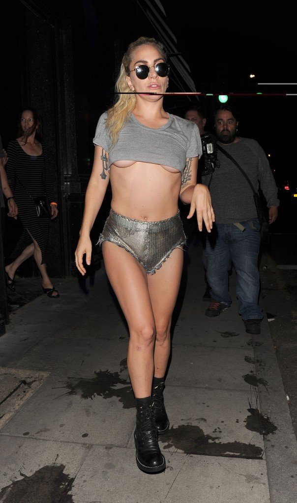 Lady Gaga Underboob (57 Photos)