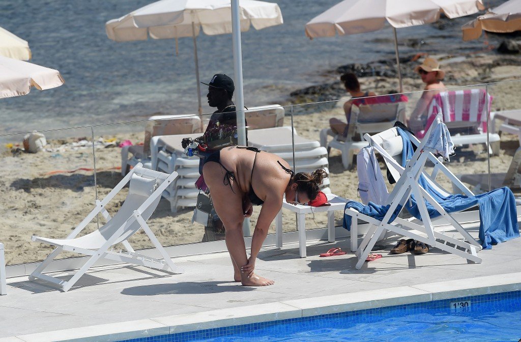 Chanelle Hayes in Bikini (15 Photos)