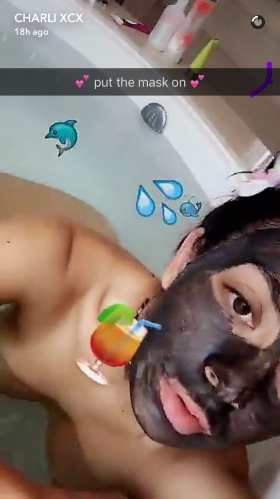 Charli XCX Nude (7 Photos + Video)