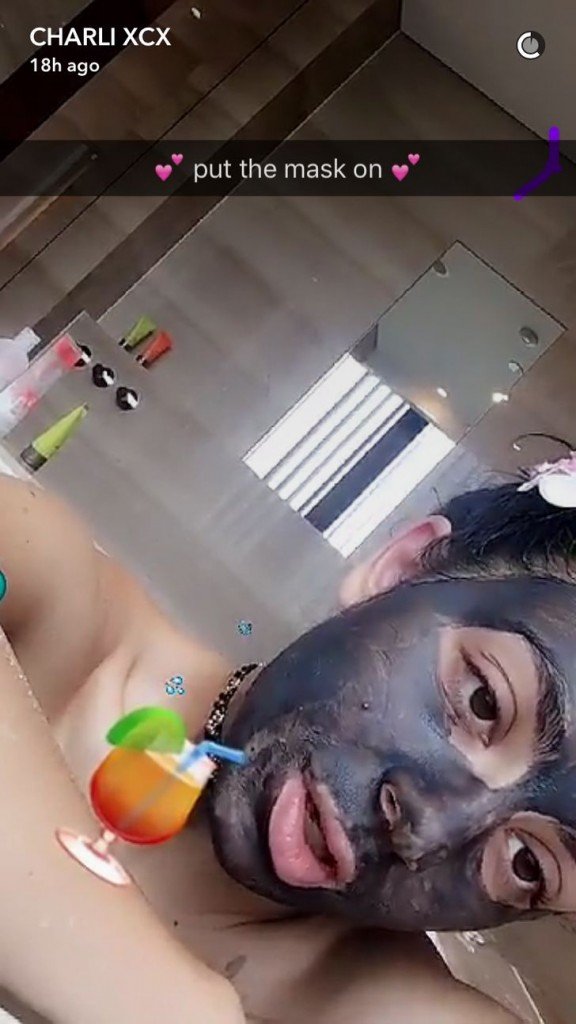 Charli XCX Nude (7 Photos + Video)