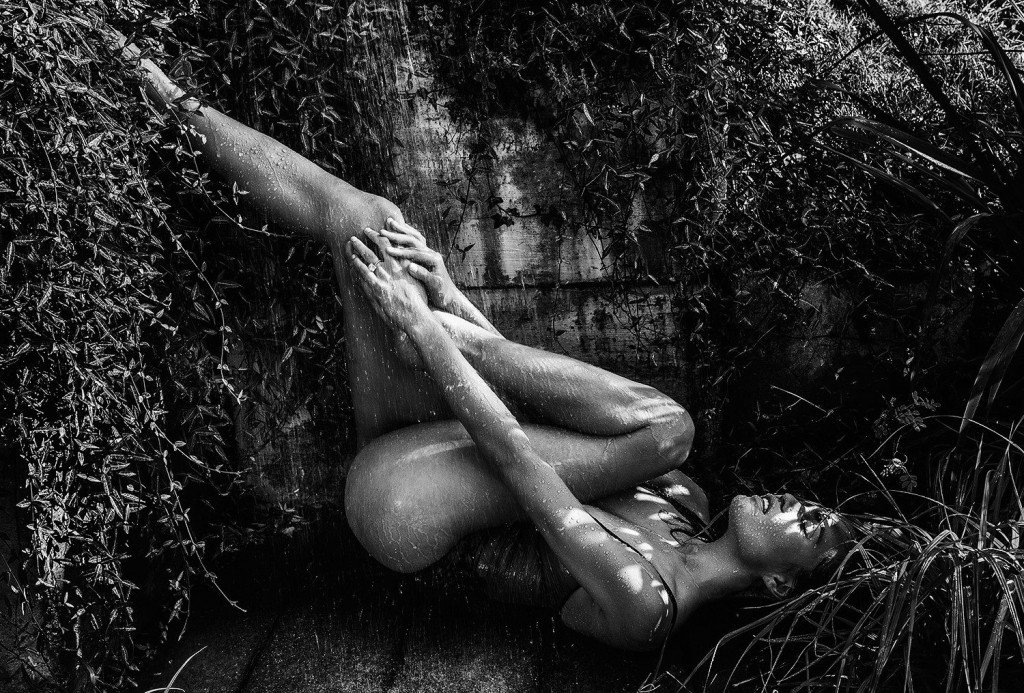 Chrissy Teigen Nude &amp; Sexy (9 Photos)