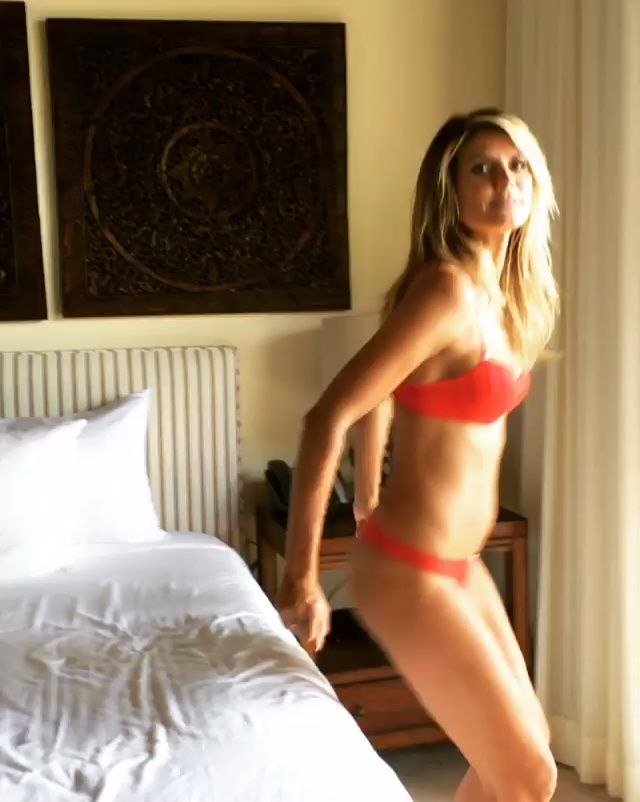 Heidi Klum Sexy (31 Photos + 10 Videos)