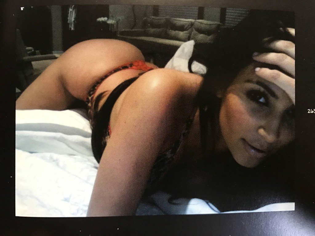 Kim Kardashian Selfies (106 Photos)