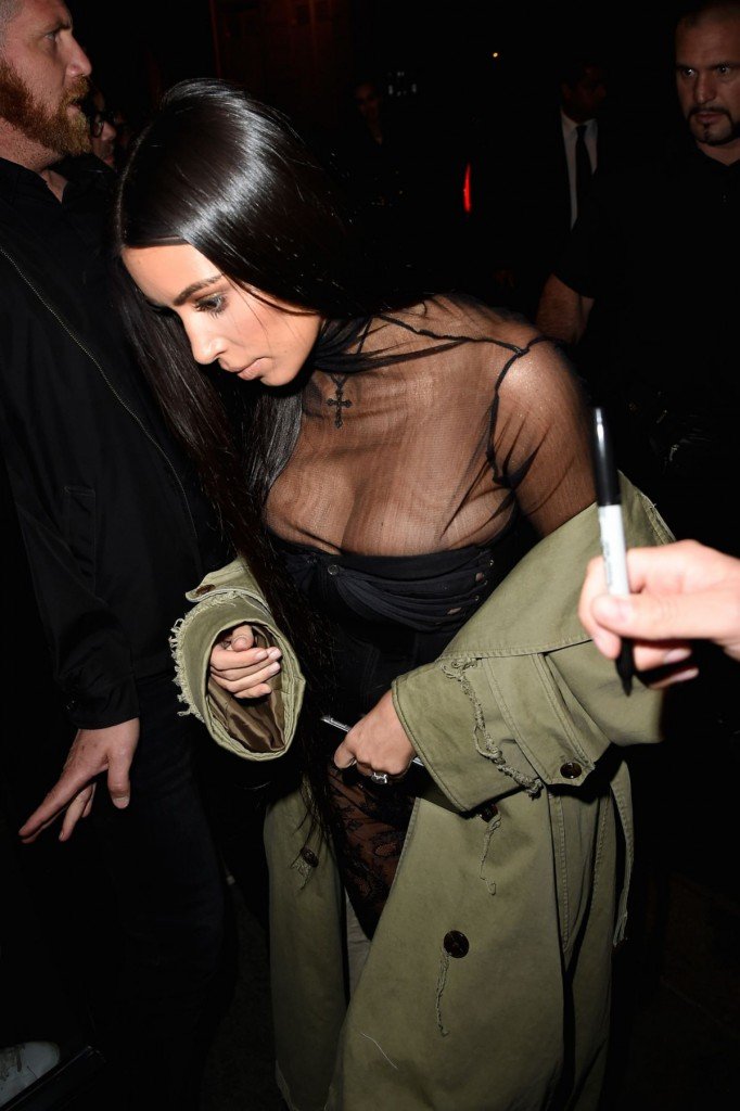 Kim Kardashian Without Panties (42 Photos)