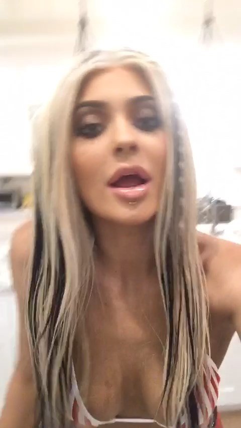 Kylie Jenner Sexy (47 Photos + 9 Videos)