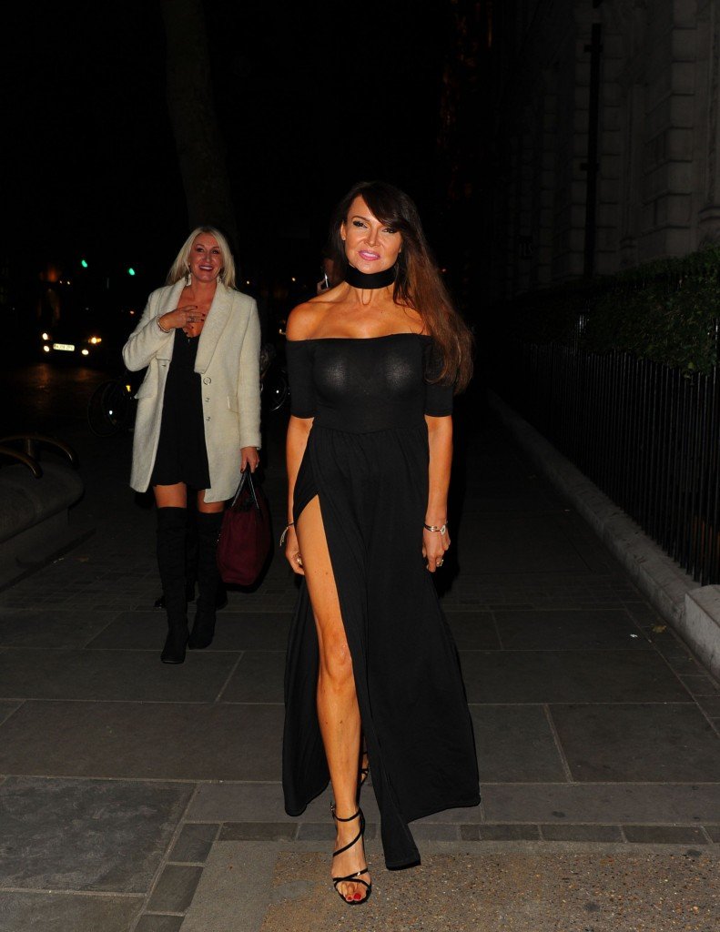 Lizzie Cundy Without Panties 7