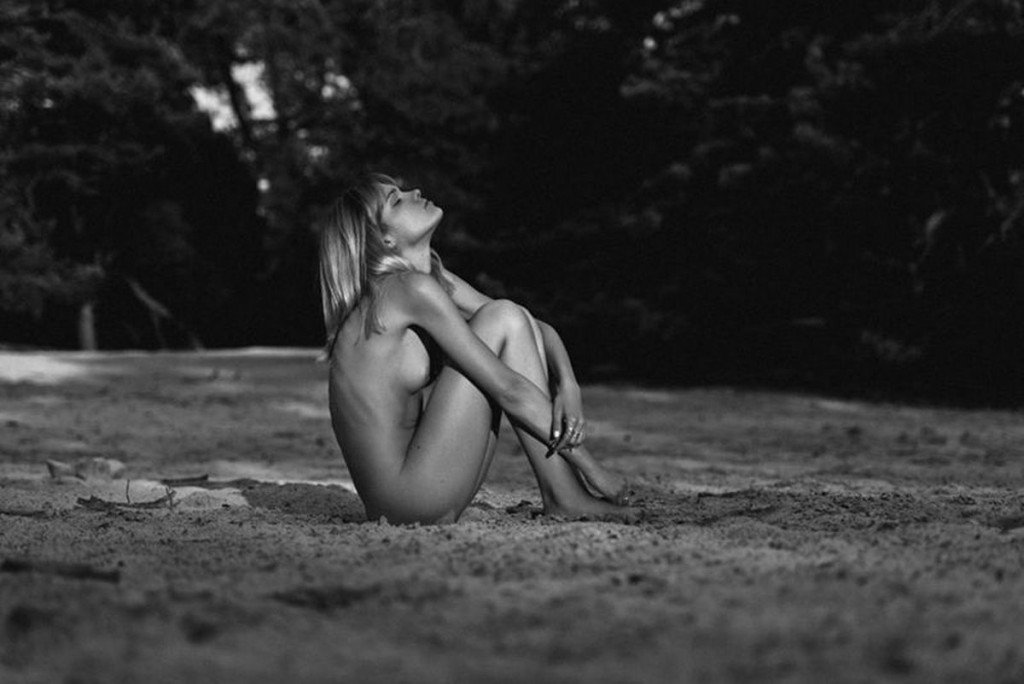 Eva Biechy Nude & Sexy 7