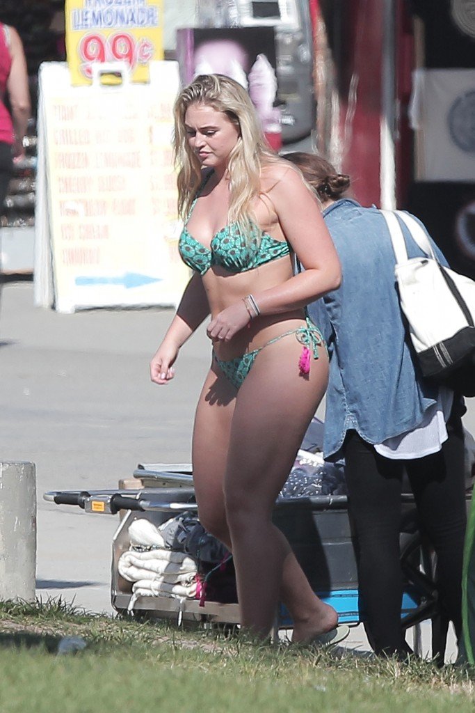 Iskra Lawrence Sexy (37 Photos)
