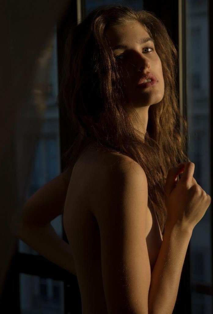 Julia Van Os Nude (4 Photos)