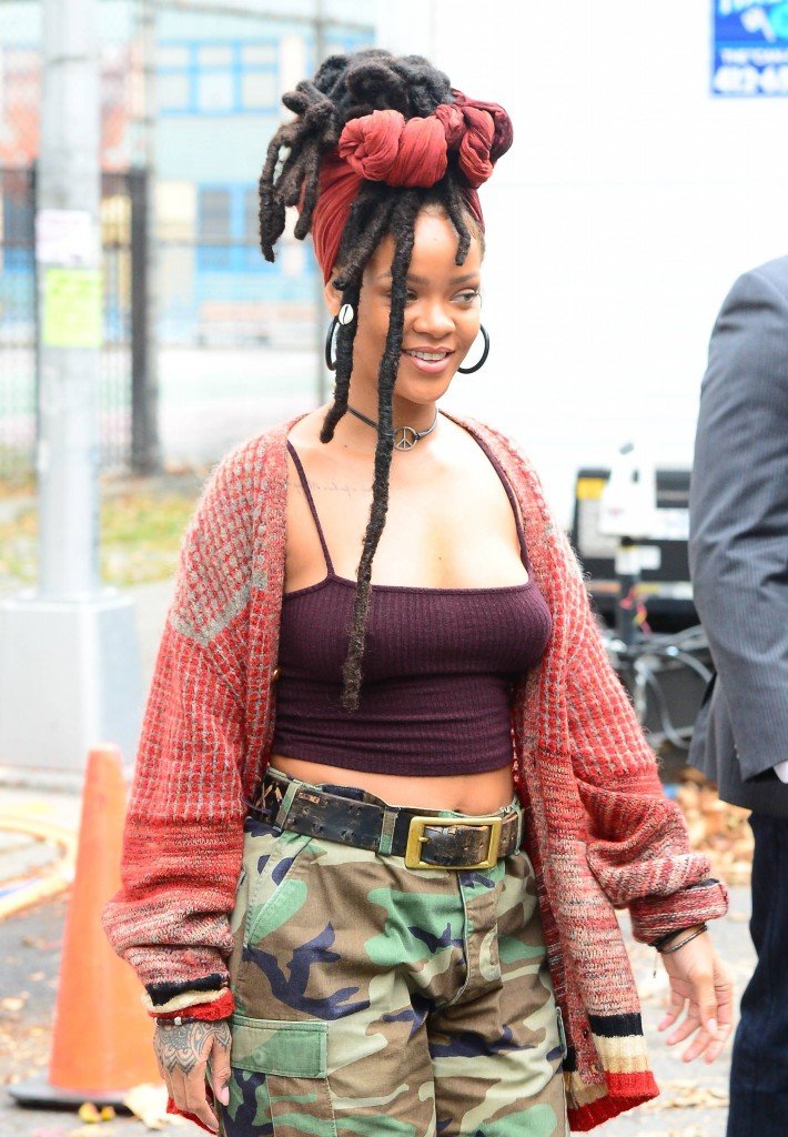 Rihanna Pokies (10 Photos)