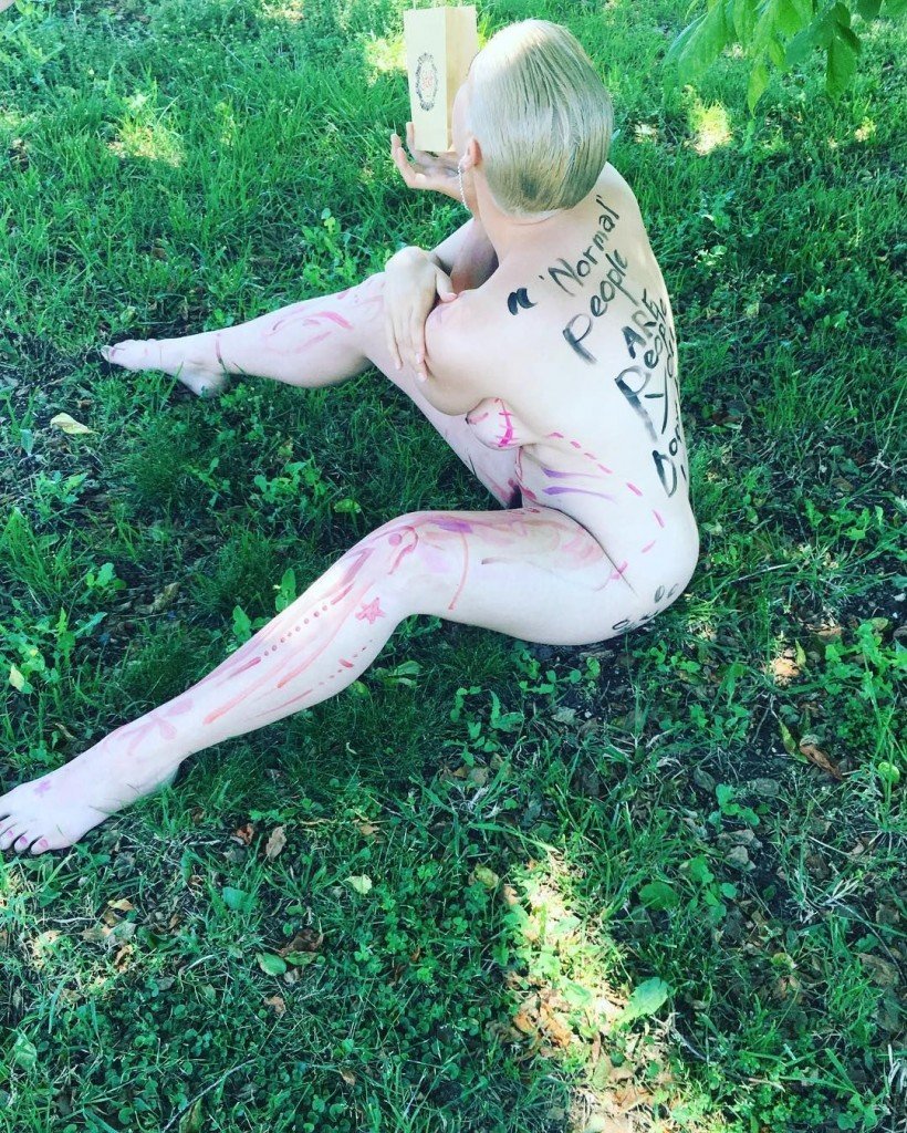 Stefania Ferrario Nude &amp; Sexy (20 Photos)