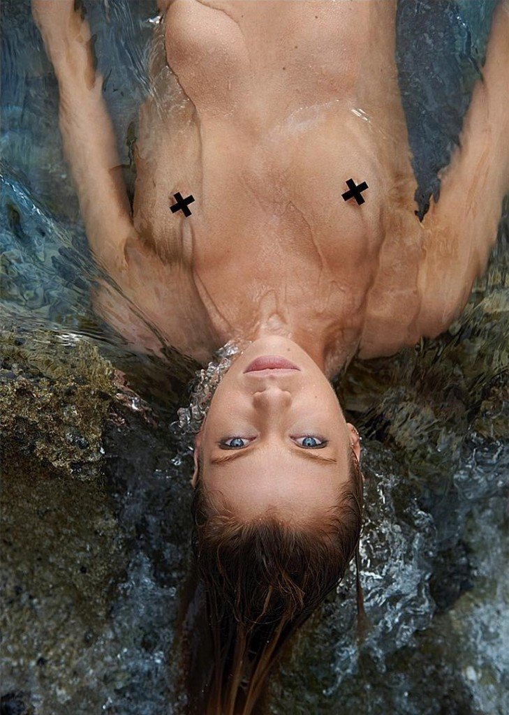 Stella Maxwell Topless (2 Photos)