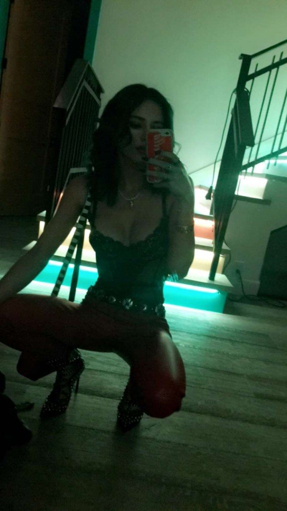 Bella Thorne Sexy (34 Photos + GIFs)