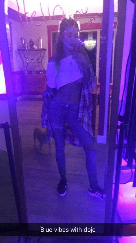 Bella Thorne Underboob (2 Photos)