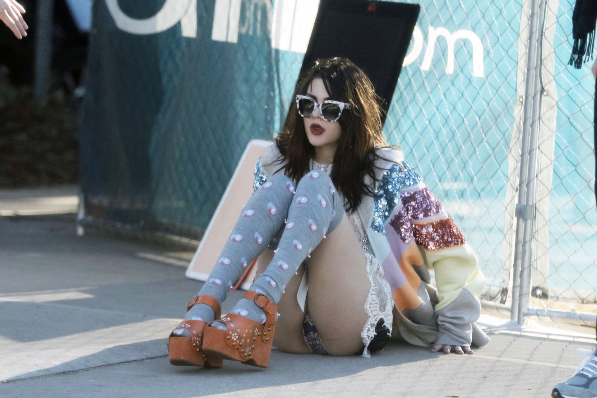 Frances Bean Cobain flashes her pussy while she shots in a campaign for Mar...