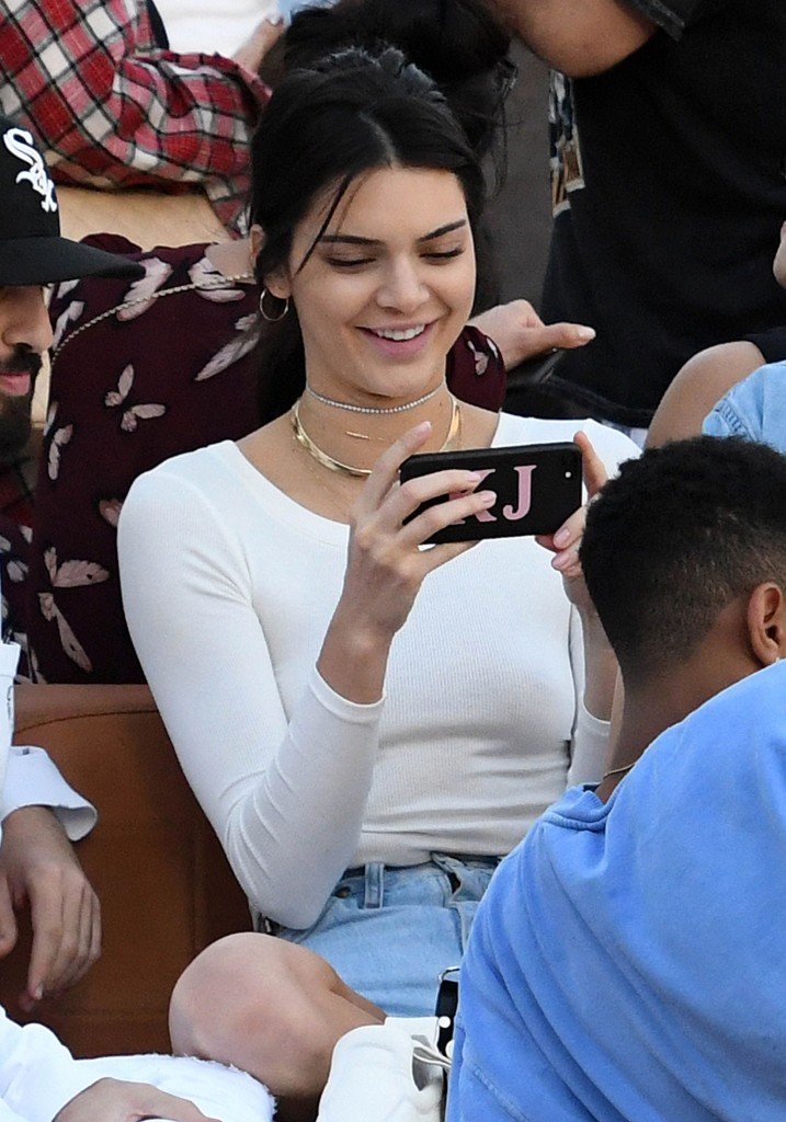 Kendall Jenner Braless (82 Photos)