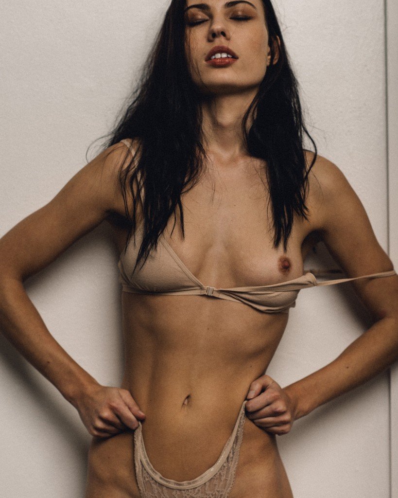Kera Lester Nude &amp; Sexy (13 Photos)