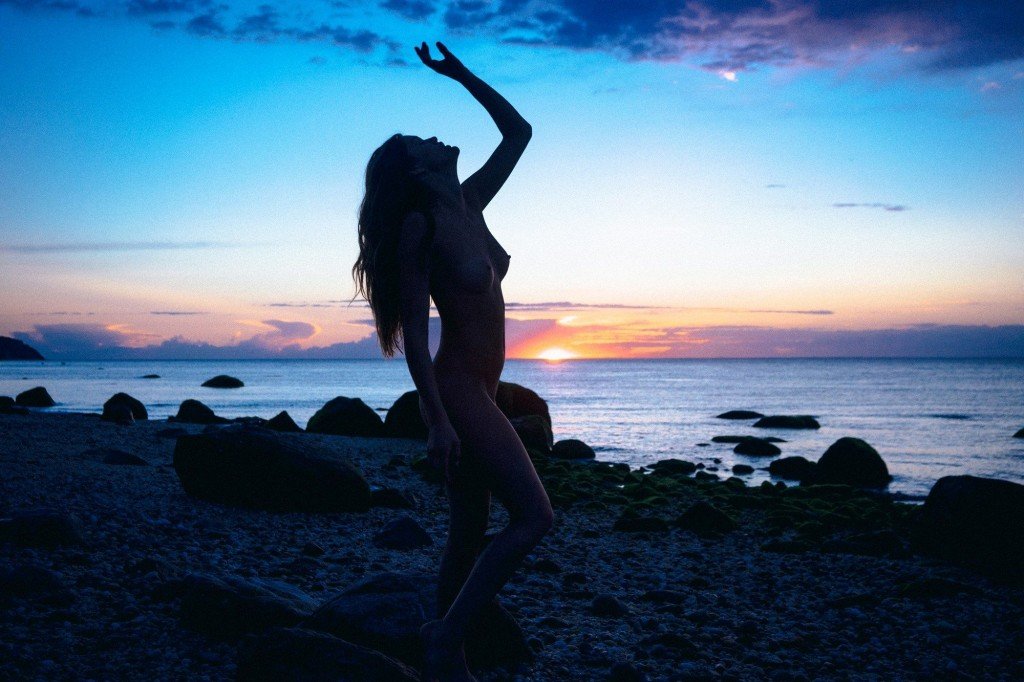 Rebekah Underhill Nude (5 Photos)