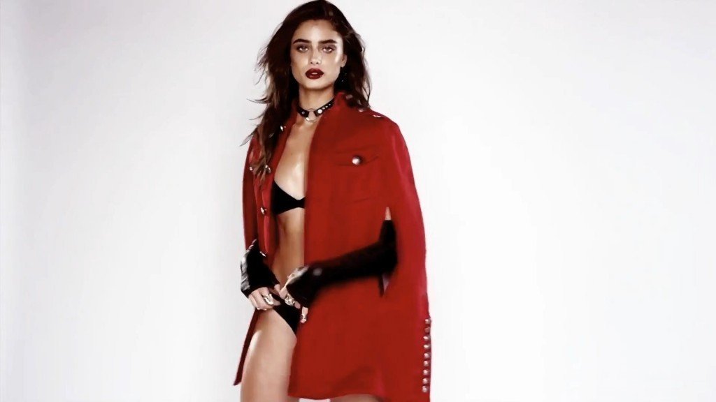 Taylor Hill Sexy – 2016 LOVE Advent (Day 14)